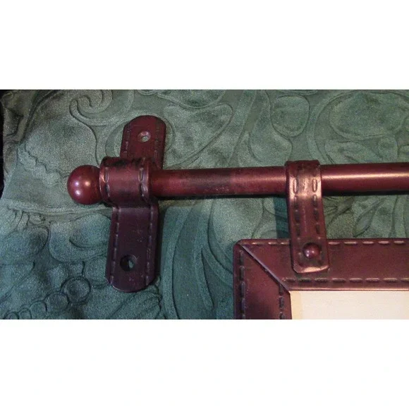 SOLD!!!Three Western-themed pictures on wrought-iron hanging rod - Picture 2 of 6